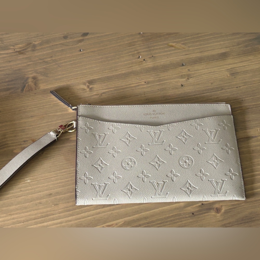 White wristlet